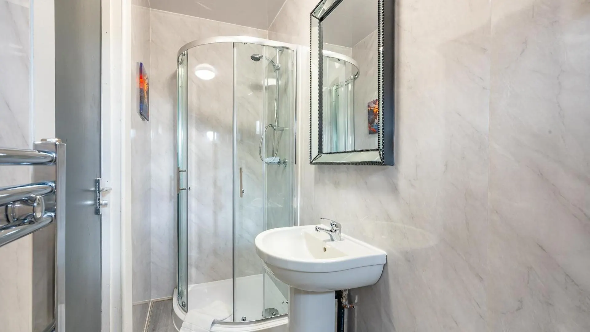 *Rc246*For Your Relaxed & Cosy Stay + Free Parking Leeds Homestay szállás